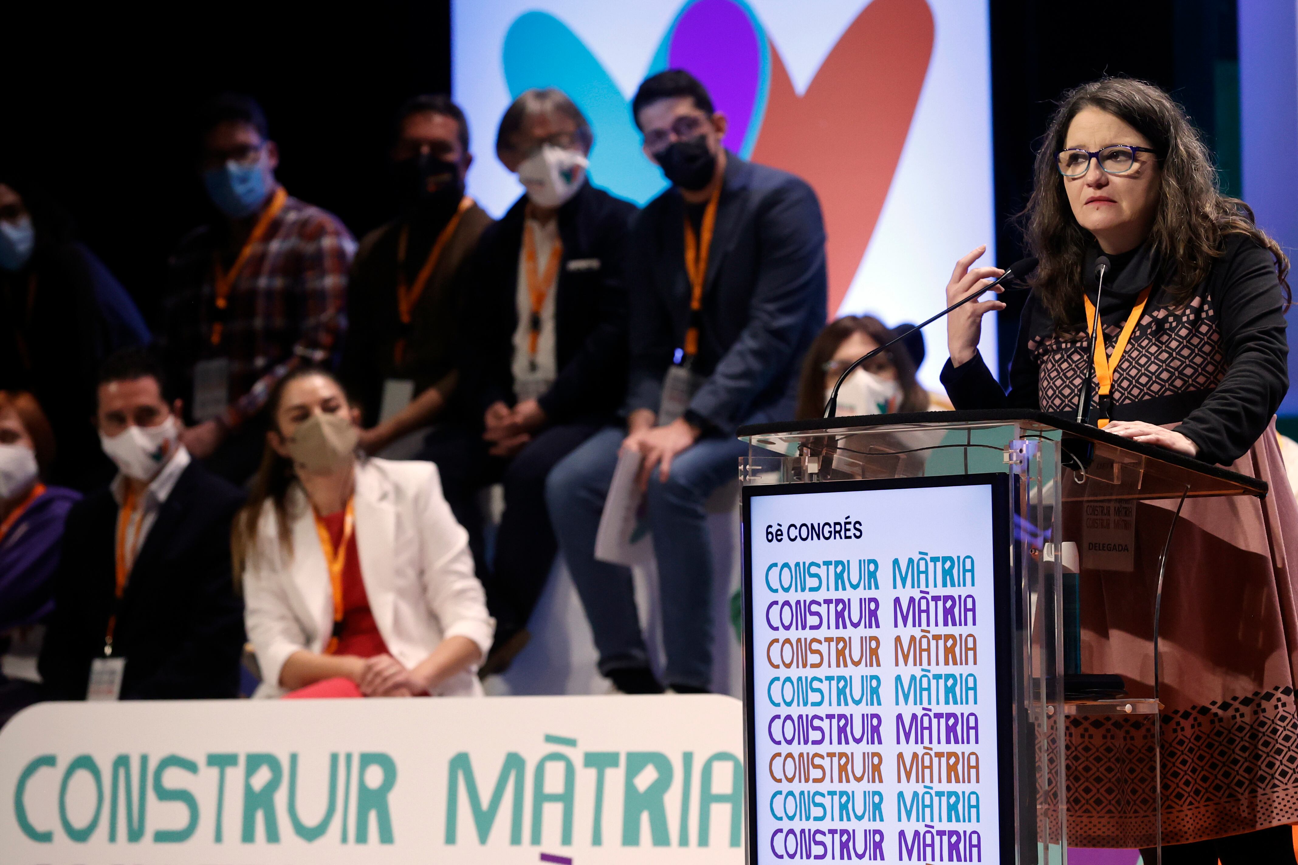 La vicepresidenta del Gobierno valenciano y miembro de la ejecutiva de Iniciativa-Compromís, Mónica Oltra, durante su intervención en el VI congreso de la formación celebrado este sábado en el Palacio de Congresos en Valencia