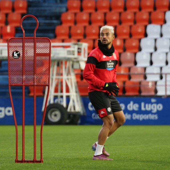 Zé Ricardo, jugador del CD Lugo, durante un entrenamiento en el Anxo Carro