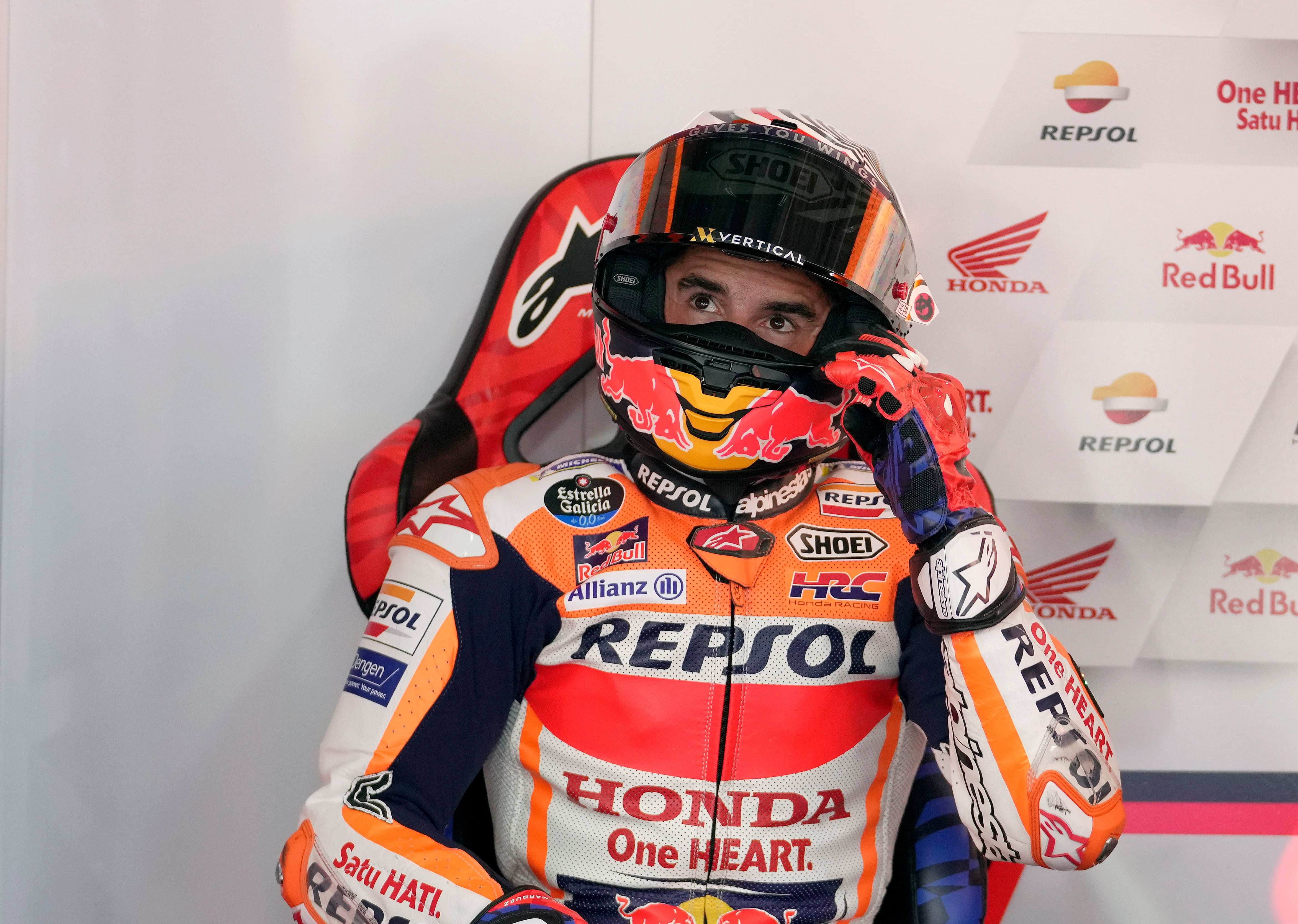 Marc Márquez en su box.