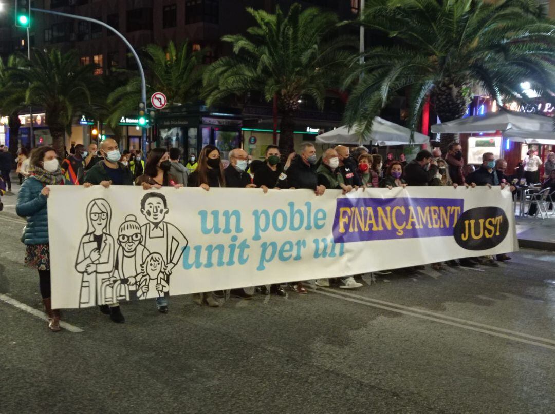 Cabecera de la manifestación por una financiación justa en Alicante