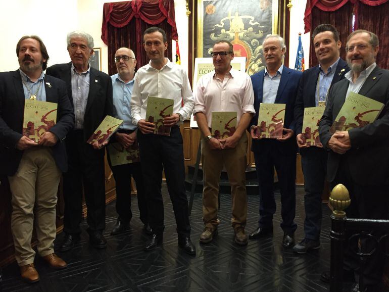 La presentación de la Revista y los cargos se hizo en el Ayuntamiento