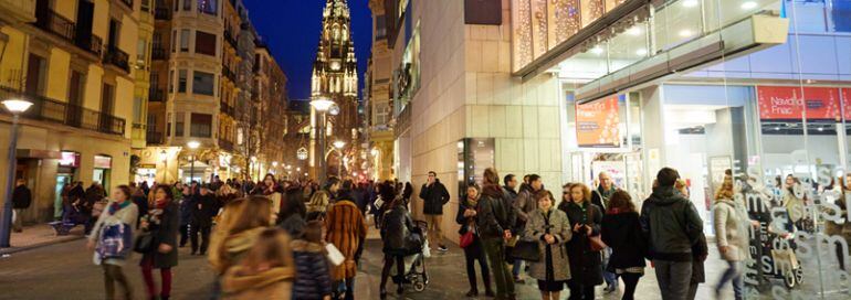 Los turistas llenan las calles de San Sebastián 