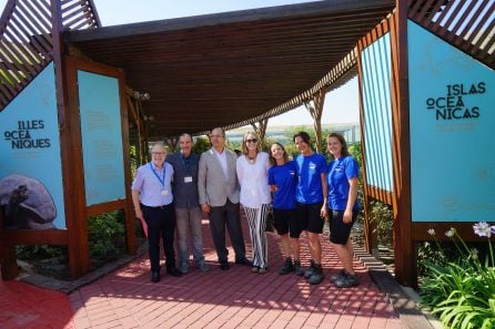 Grupo directivo de L&#039;Oceanogràfic y el de cuidadoras del programa &quot;Animal embajador&quot;