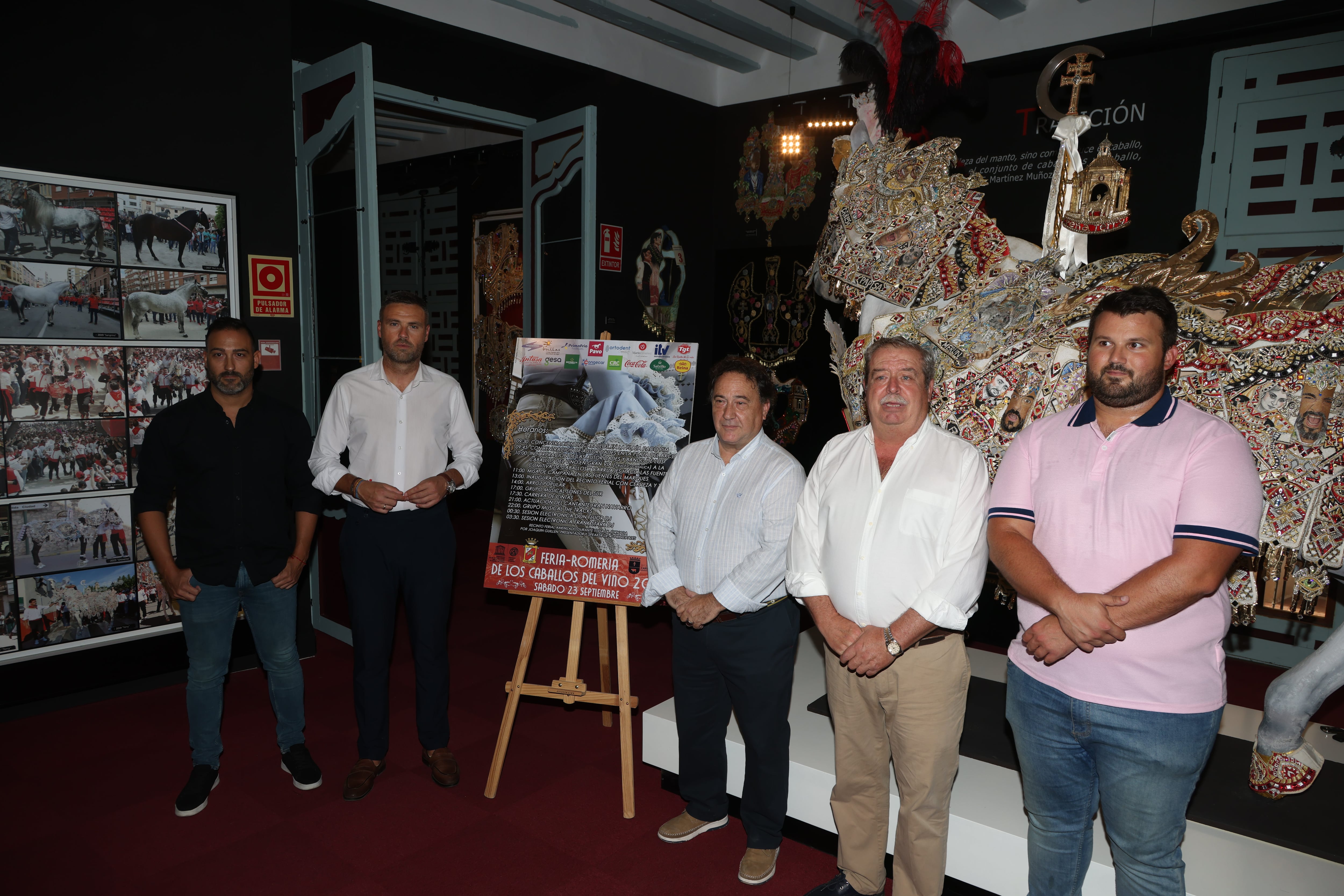 El alcalde de Caravaca junto a los responsables de la celebración de la Romería de Los Caballos del Vino