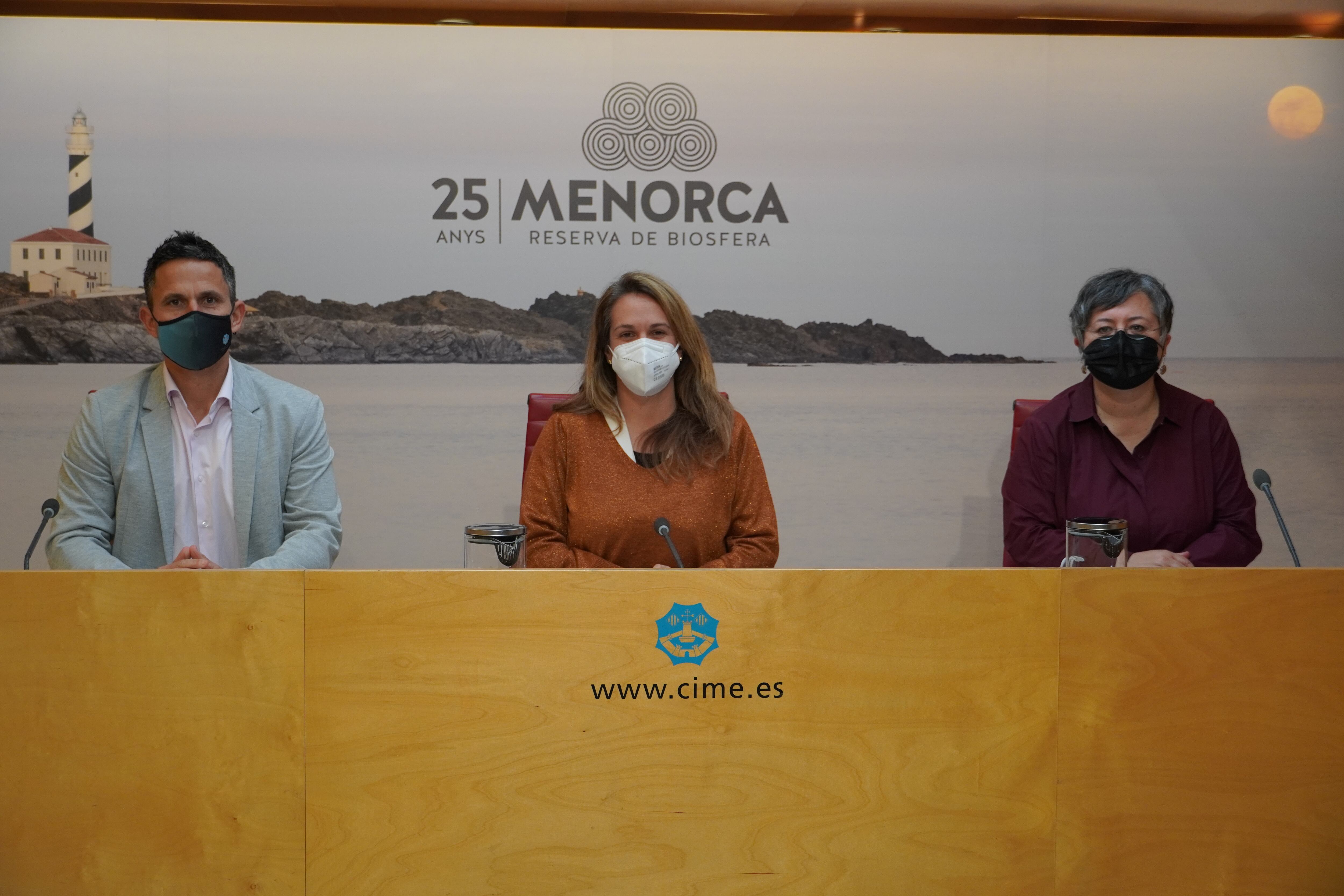Josep Juaneda, Susana Mora i Cristina Gómez han presentat l'avantprojecte de la Llei de Reserva de Biosfera.