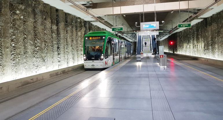 Estación &quot;Alcázar Genil&quot; del metro de Granada