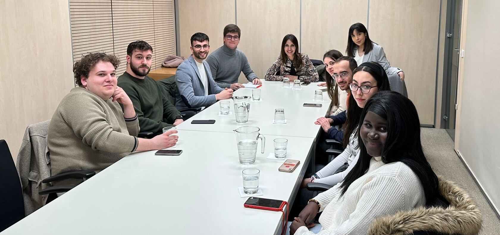 Reunión de Juventudes Socialistas para conocer el trabajo de Sánchez