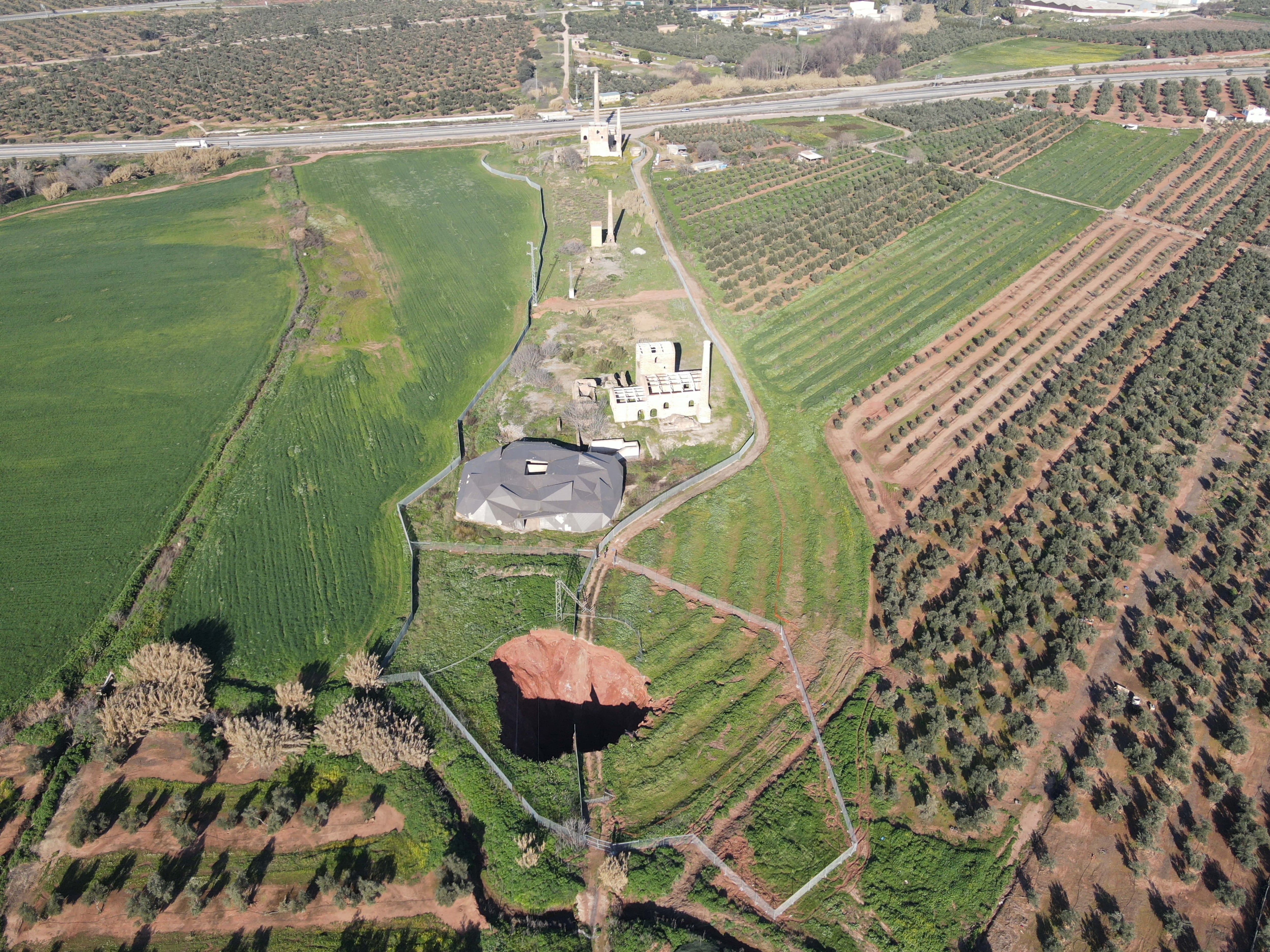 Vallado en el hundimiento de Los Lores