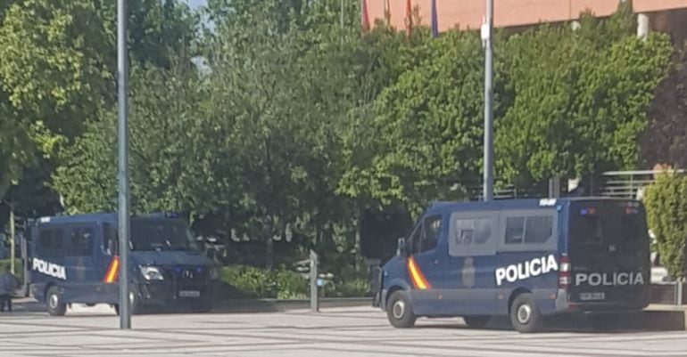 La Policía Nacional frente al ayuntamiento de Alcobendas
