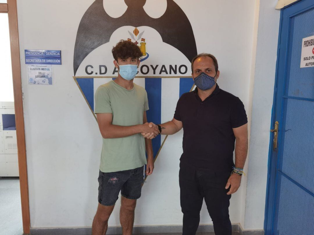 Víctor Revert ya es jugador del primer equipo del Alcoyano