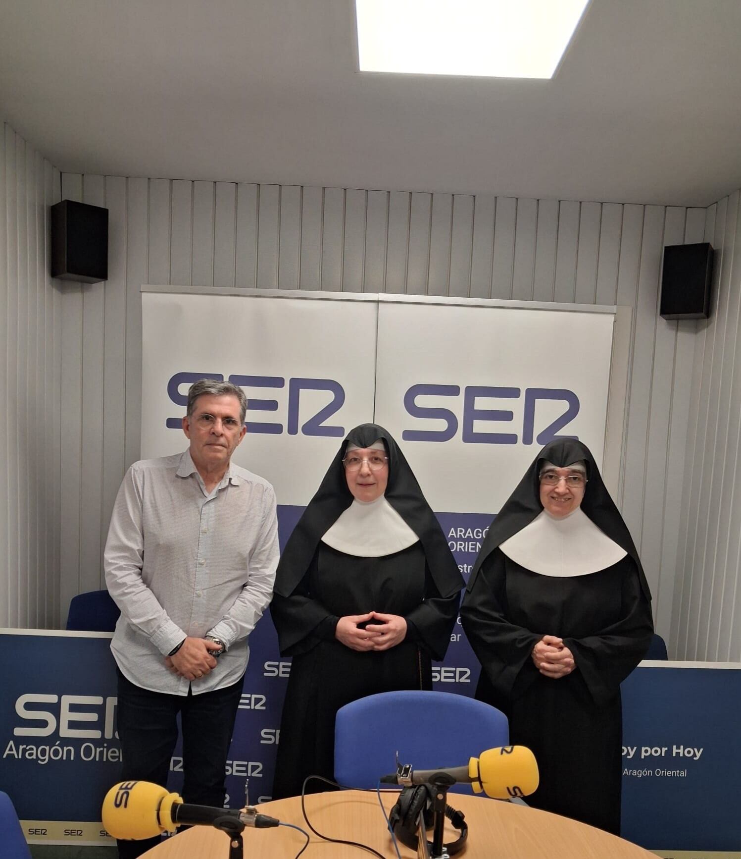 Aurora Gómara y Montserrat Brescó en los estudios de Ser Aragón Oriental