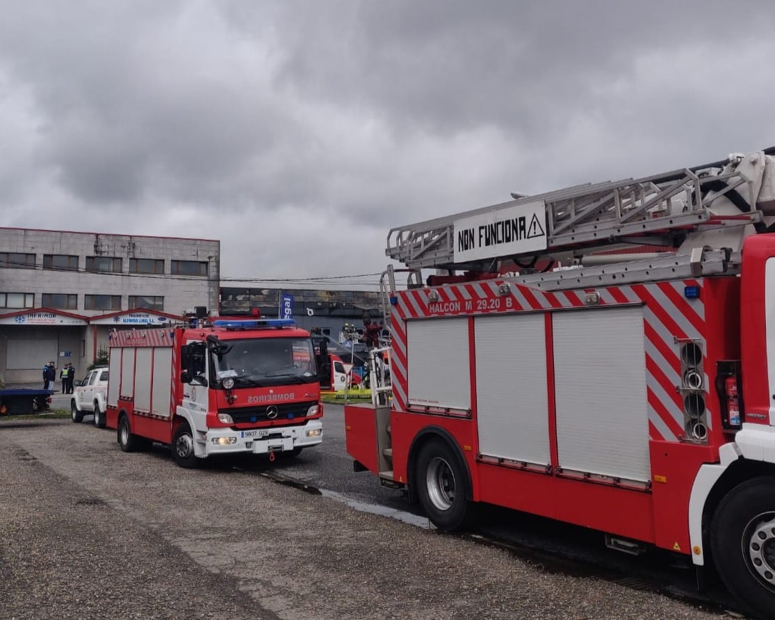 Efectivos de otros municipios se desplazaron para ayudar en las labores de control del incendio.