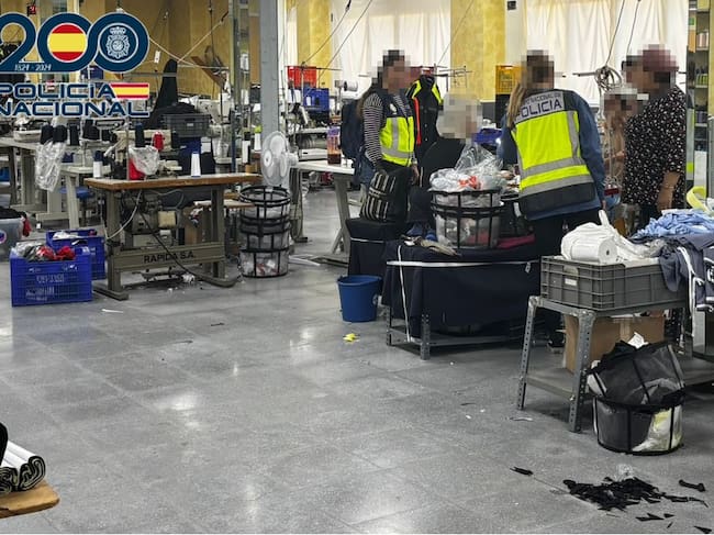 La policía desmantela un taller textil clandestino