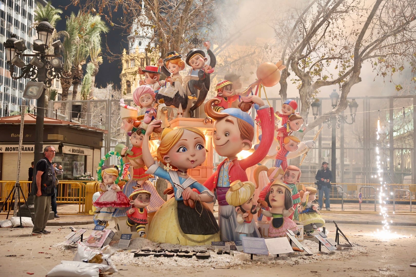 Nit de la Cremà en València para las Fallas 2023. Falla municipal infantil. (archivo)