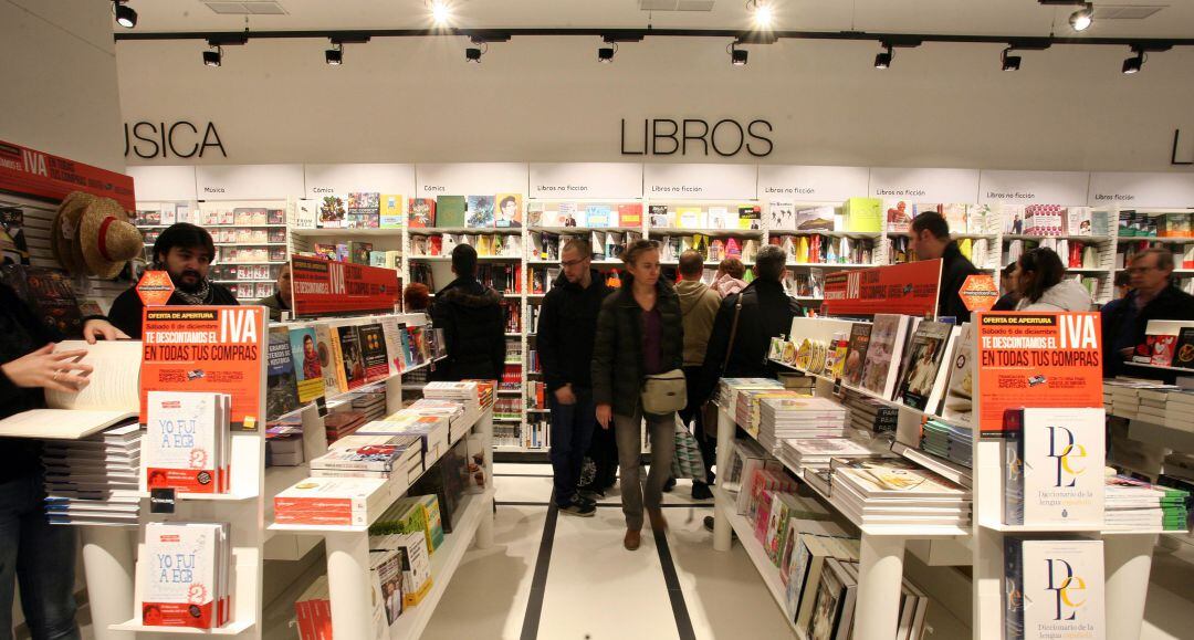 La Junta ha publicado el calendario de apertura en festivos para el comercio