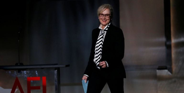 La actriz Meryl Streep al recoger el premio a su carrera por el American Film Institute 