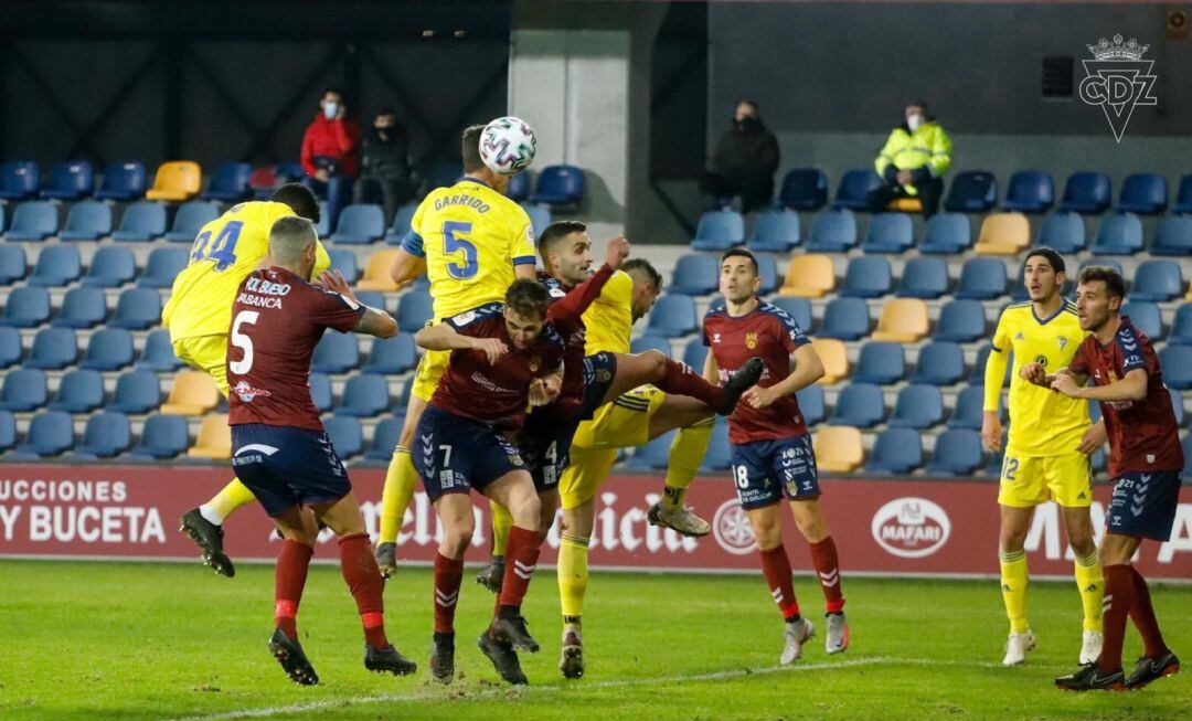 Garrido remató un saque de esquina que la zaga gallega salvó bajo los palos.