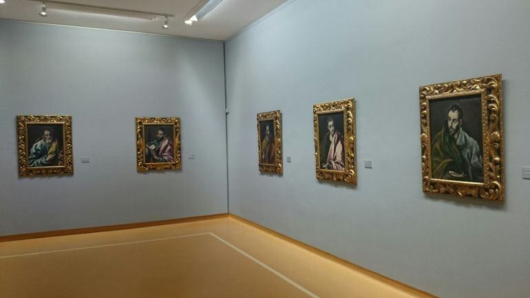 Sala dedicada al Apostolado de El Greco en el Museo de Bellas Artes.