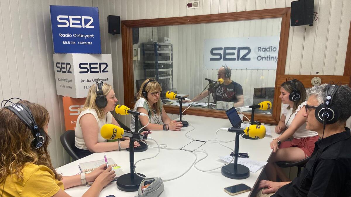 Entrevista a Natàlia Enguix, Marissa Nacher, Marisa Bernabeu y José Gómez. XII Fira de Tendes, Tapes i Rock d'Ontinyent.