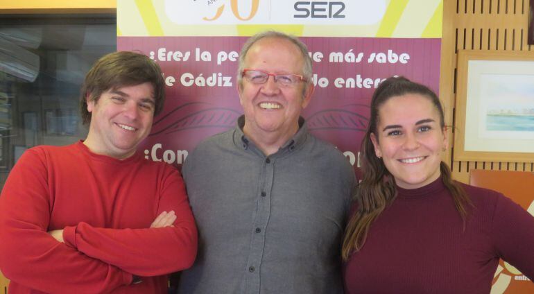 Javier Caravaca, Juan José Téllez y María del Mar Montero posan en los estudios de Radio Cádiz para participar en el Doctorado Honoris Cádiz