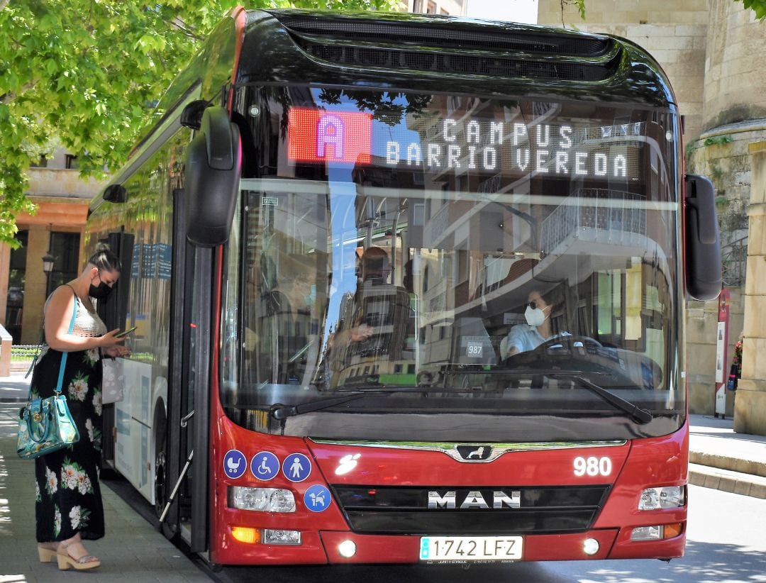 El servicio de autobuses urbanos ha recuperado casi el 70% del número de viajeros previo a la pandemia