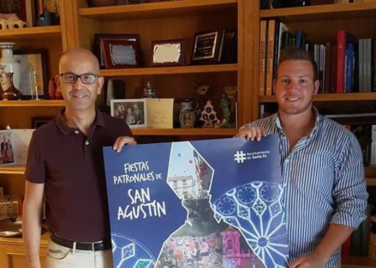 El alcalde y el concejal de Fiestas de Santa Fe (Granada) presentan el cartel de las fiestas patronales del 2018
