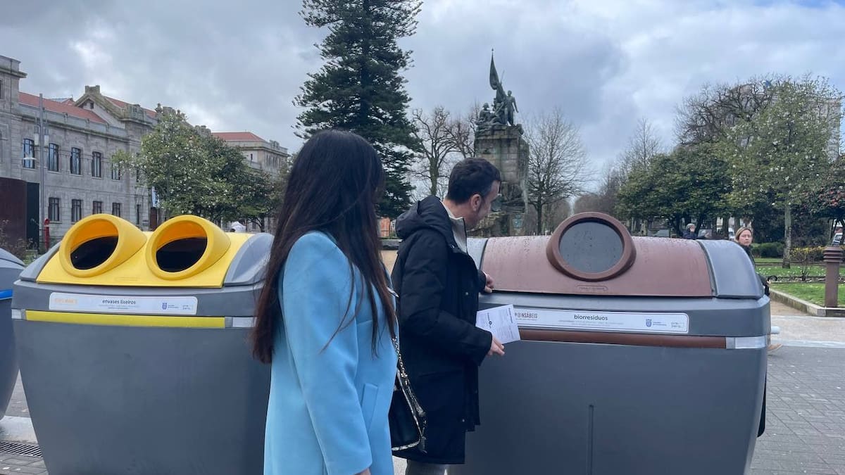 Pontevedra implementará la recogida de residuos en la puerta para los comercios de la zona monumental