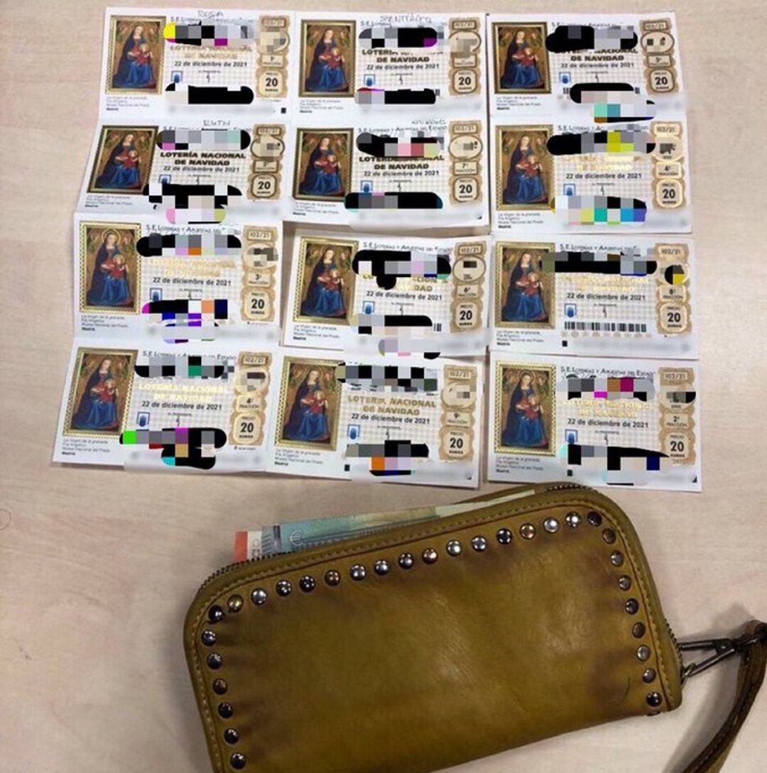 Cartera encontrada con los décimos de lotería de Navidad y dinero en efectivo en Alcorcón