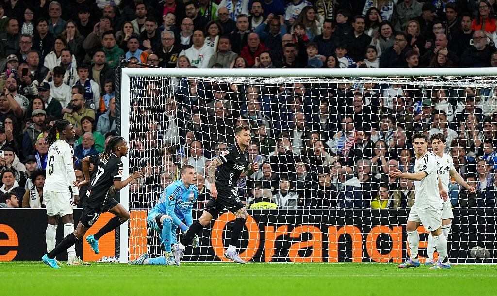Jugadores del CD Leganés celebrando el 1-2 en el Santiago Bernabéu.