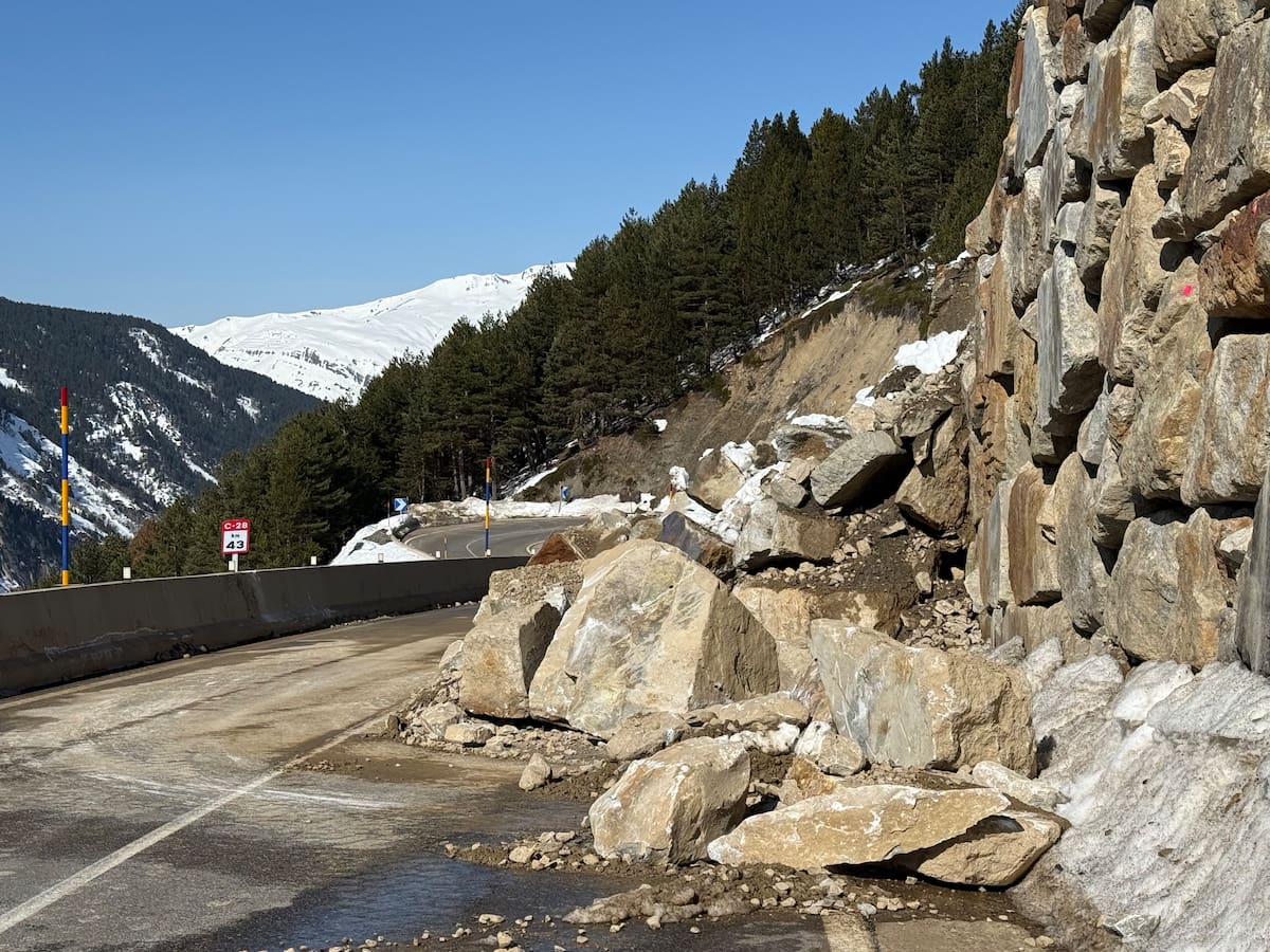La C-28 estarà tancada fins a la setmana vinent entre el cap del port de la Bonaigua i Baqueira per una esllavissada