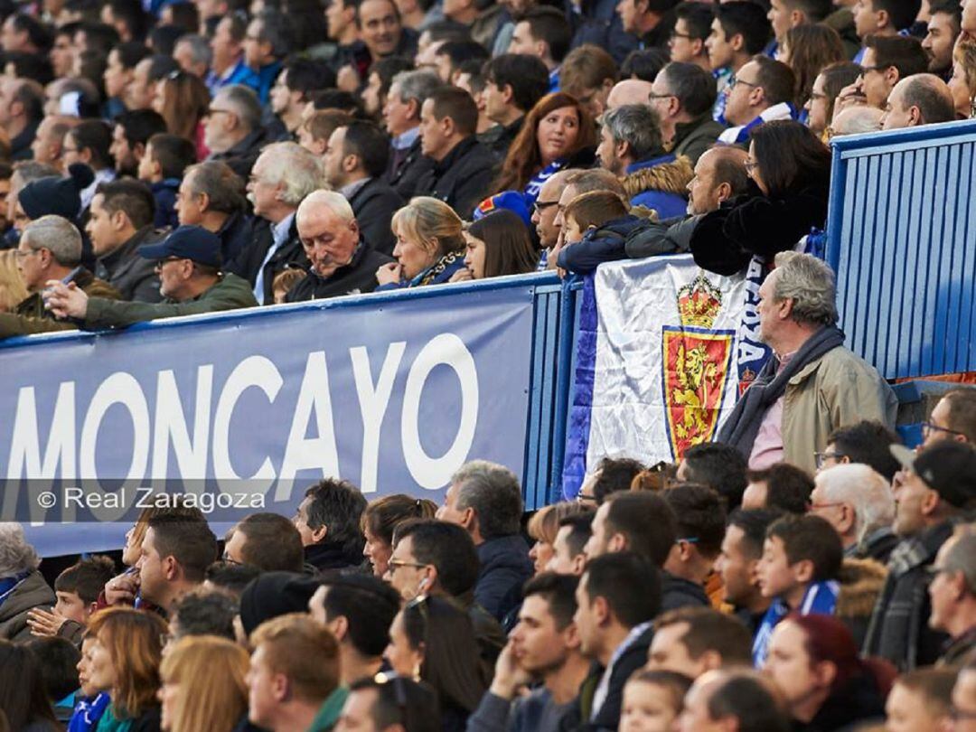 Aficionados del Real Zaragoza en el último partido jugado en La Romareda