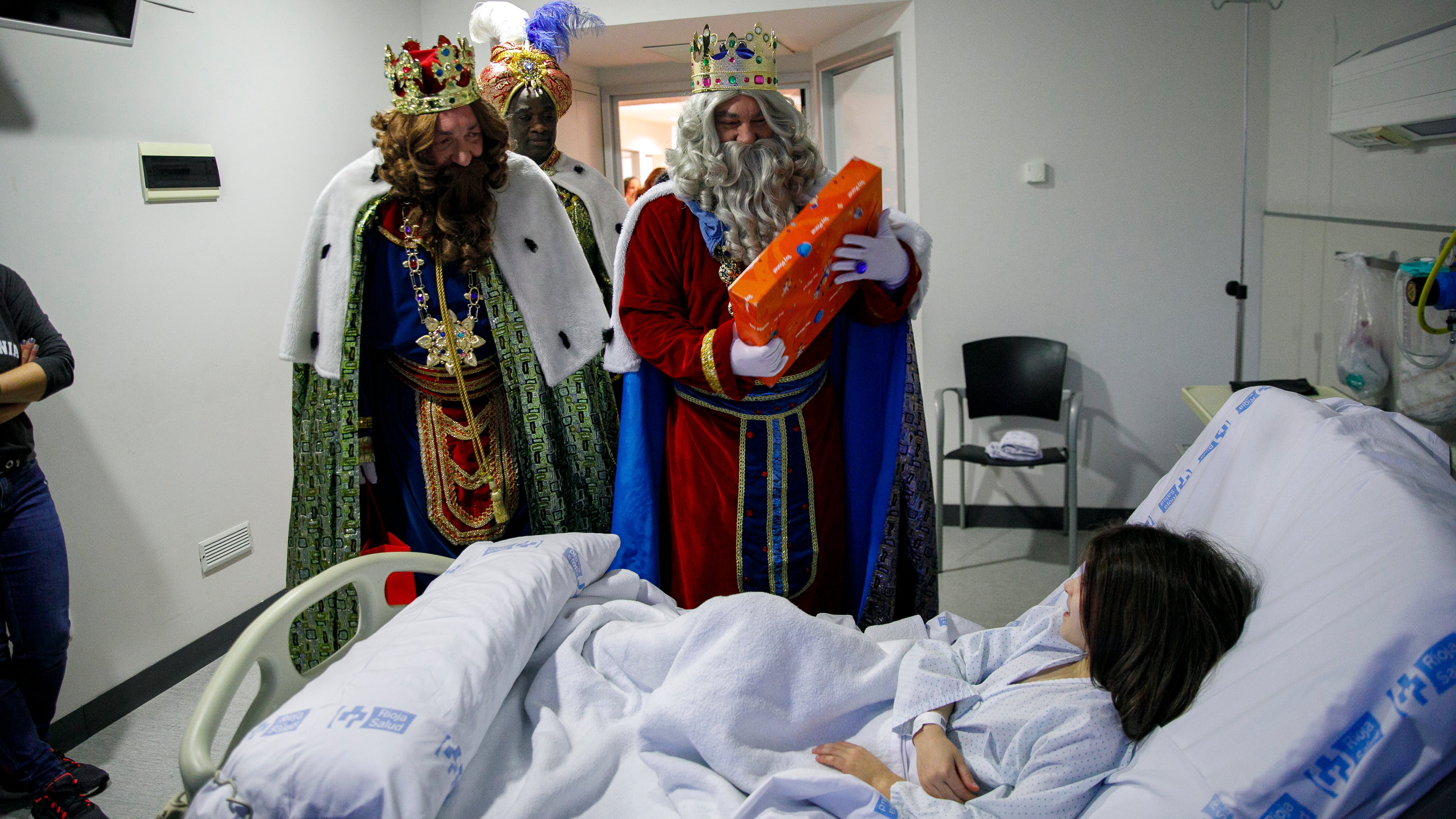 Los Reyes Magos visitan la planta de pediatría del Hospital Universitario San Pedro de Logroño
