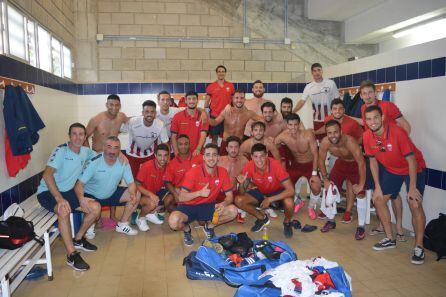 Imagen de vestuario del C.D. Eldense tras la victoria ante el Intercity C.F.