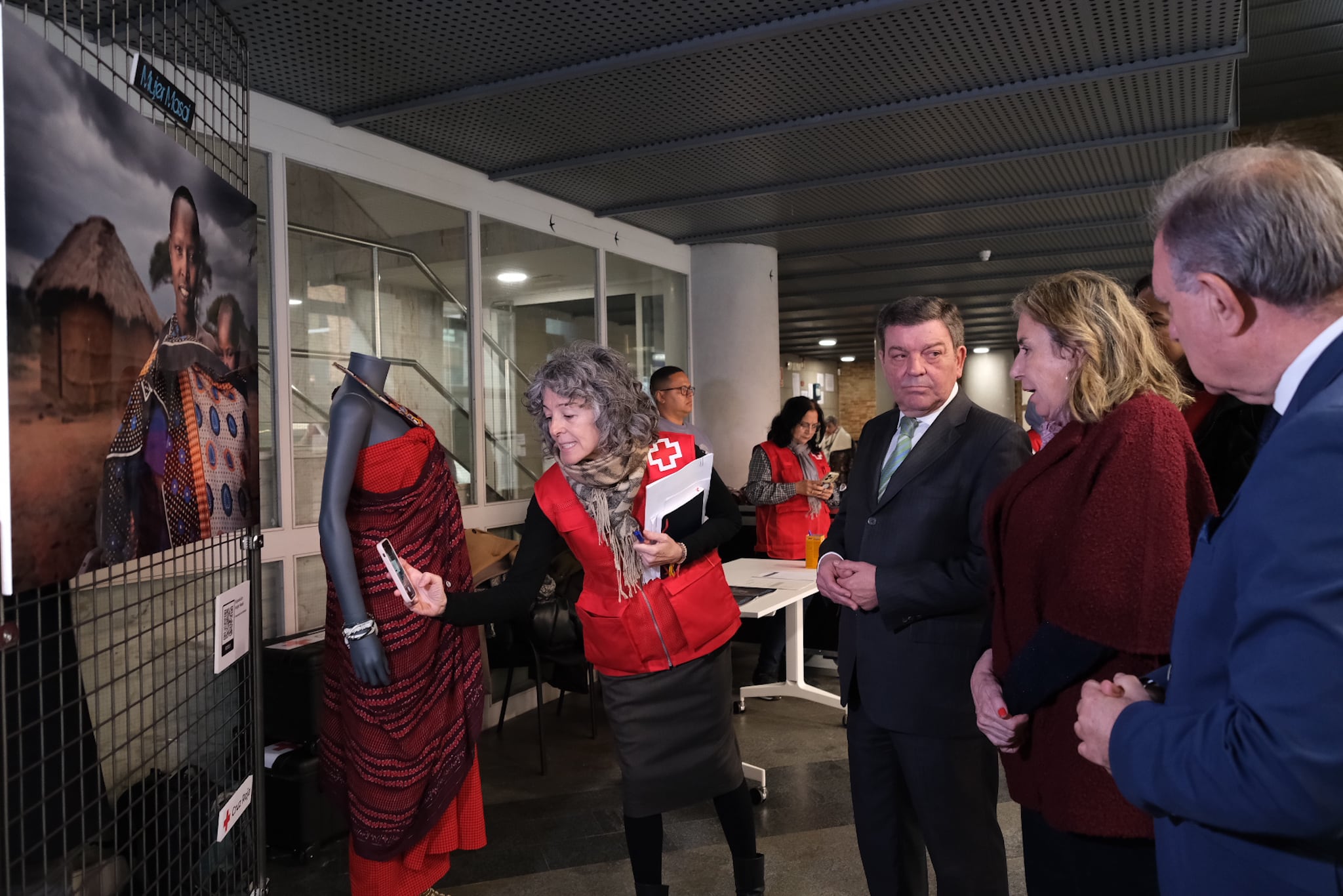 Inauguración de la exposición a cargo del consejero de Presidencia