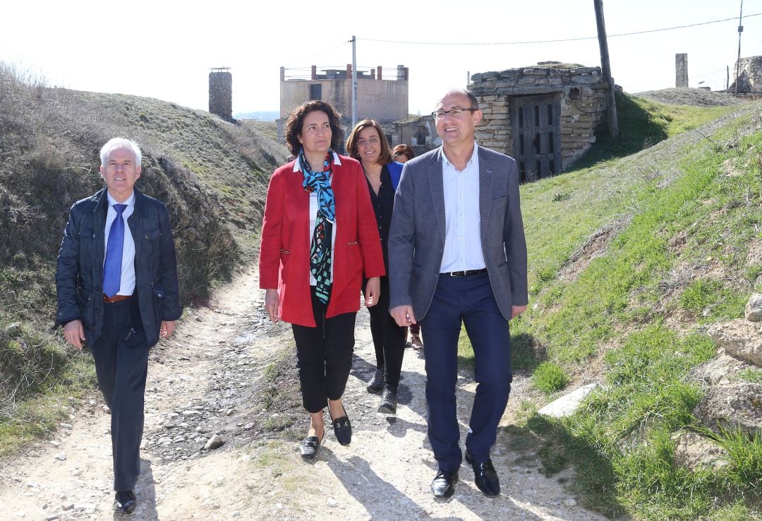 La consejera de Cultura y Turismo, María Josefa García Cirac,la presidenta de la Diputación, Ángeles Armisén y del alcalde de Torquemada, Jorge Domingo Martínez 