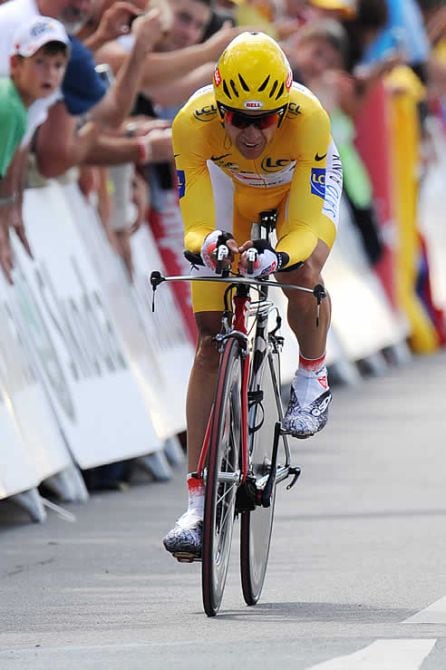 Carlos Sastre en la decisiva crono de Sainta Amand Montrond