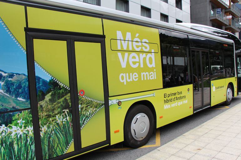 Un autobús de les línies internes de transport públic.