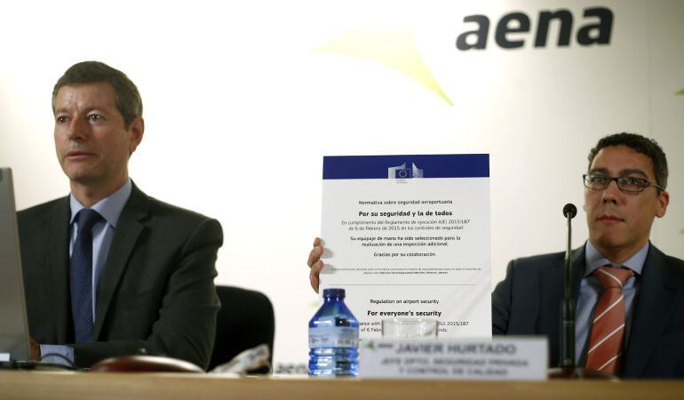 El director de la Red de Aeropuertos de Aena, Fernando Echegaray, momentos antes de informar sobre la nueva normativa de la Comisión Europea en seguridad aeroportuaria.