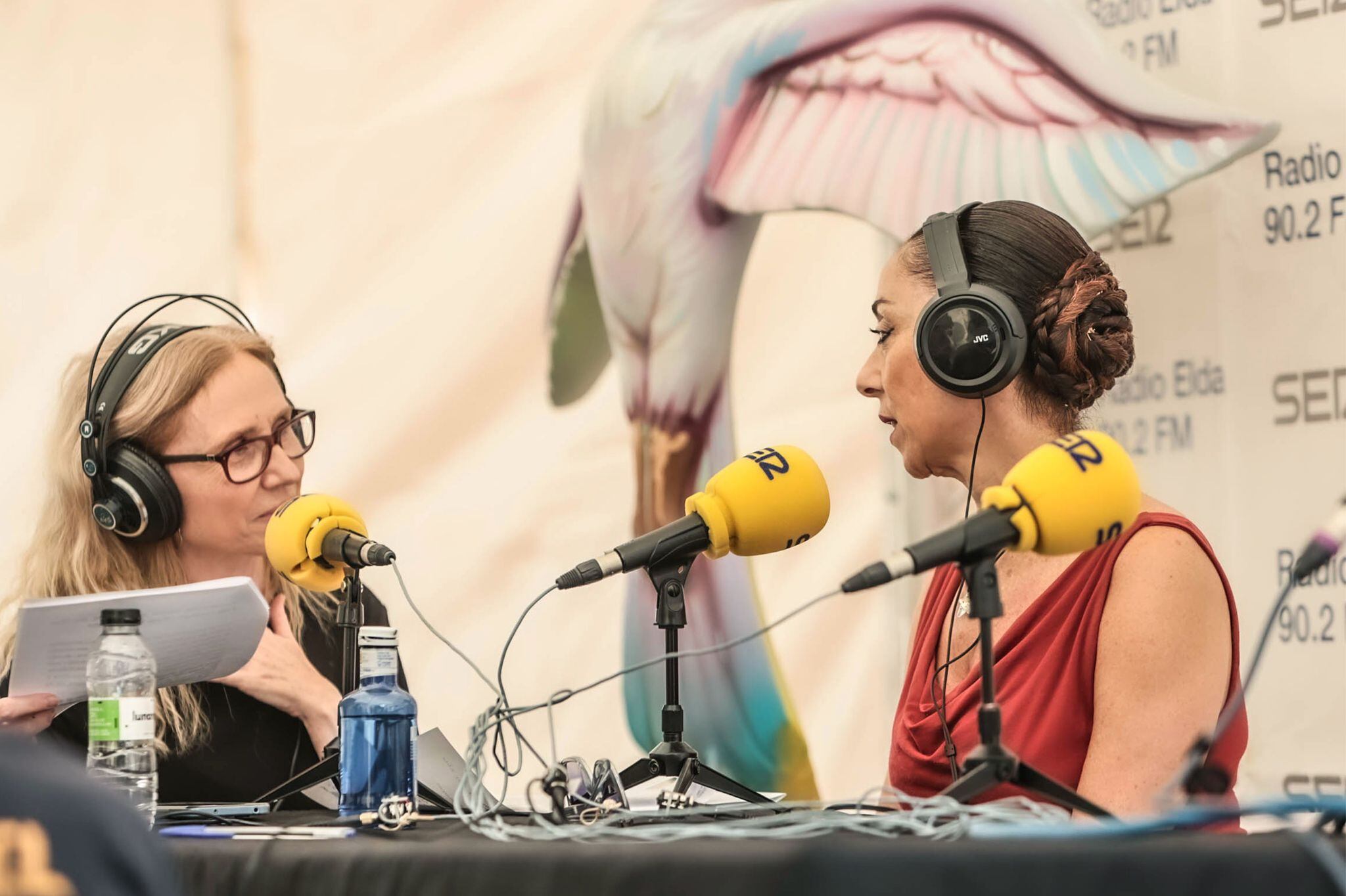 Isabel Villena Pastor: “La verdadera fuerza de esta falla está en las manos que no se ven, en ese trabajo callado que hace posible que el barrio brille en fiestas”.