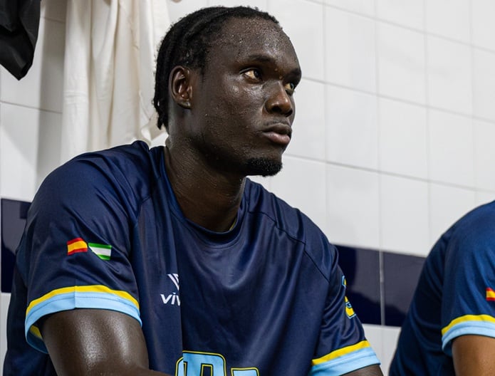 Ngom con la camiseta del CBA