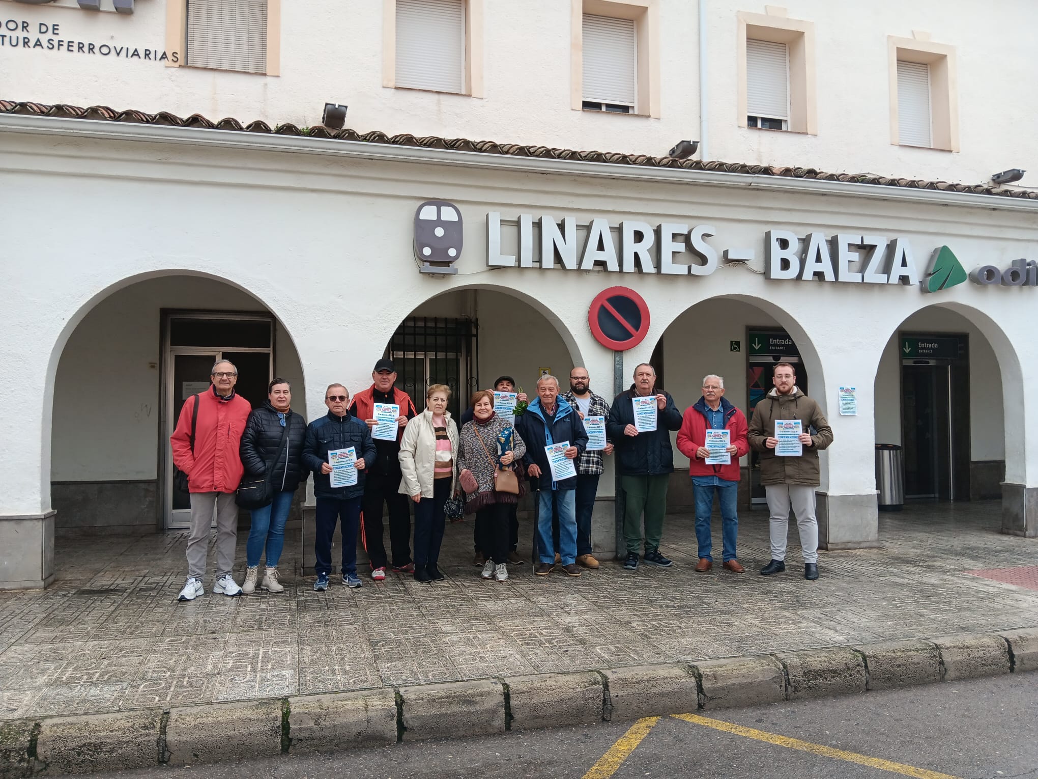 Concentración en defensa del ferrocarril en Linares-Baeza.