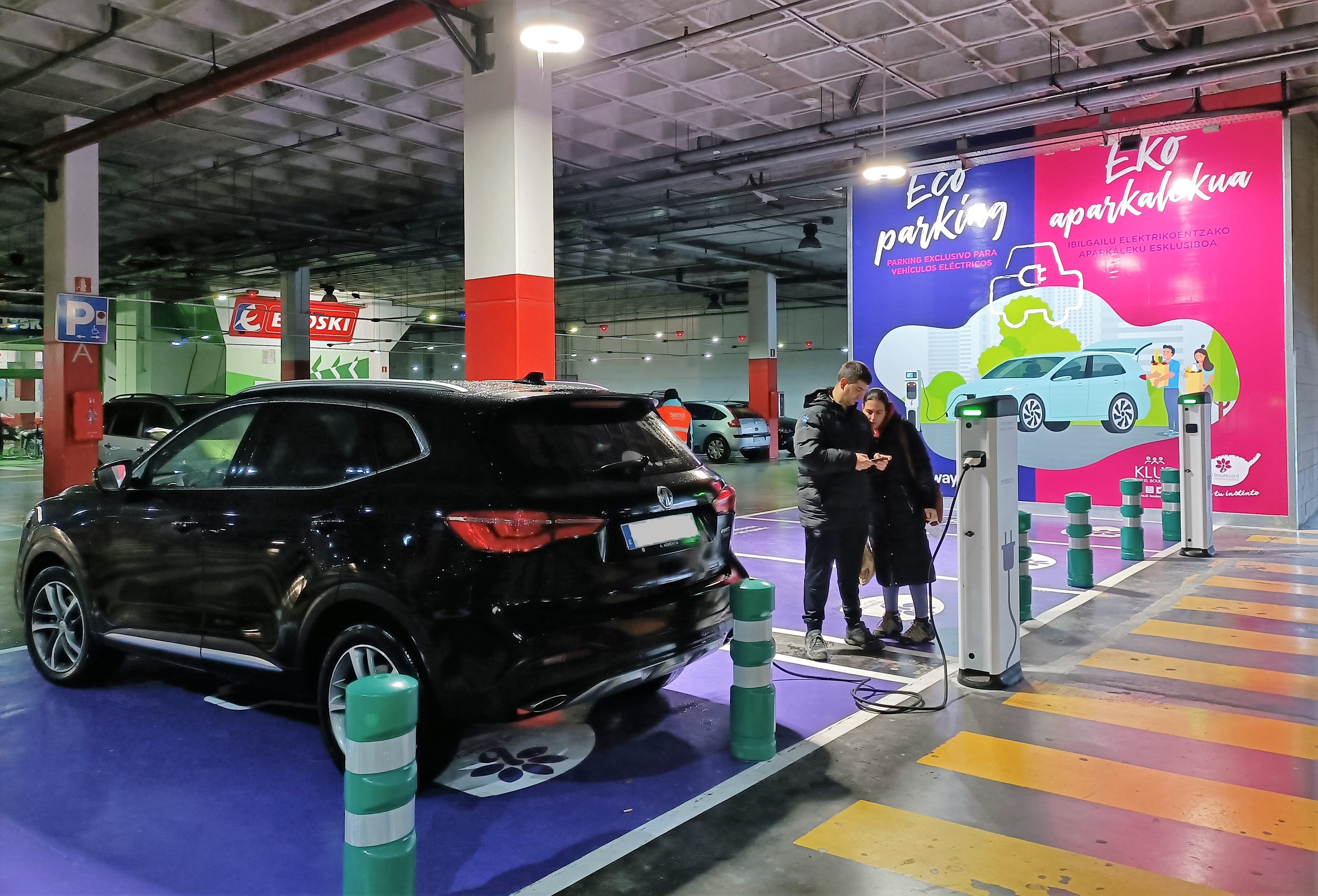 Nuevos puntos de carga de vehículos eléctricos en el CC El Boulevard de Vitoria-Gasteiz