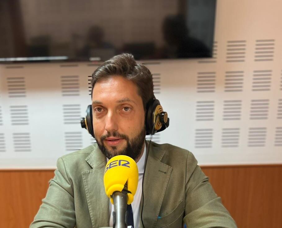 Juan Francisco Martínez, director del ITREM en los estudios de Radio Lorca SER