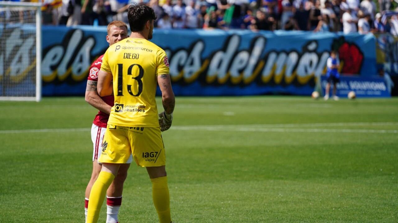 Diego Piñeiro, jugador del Real Murcia, expulsado en Can Dragó contra el Europa.