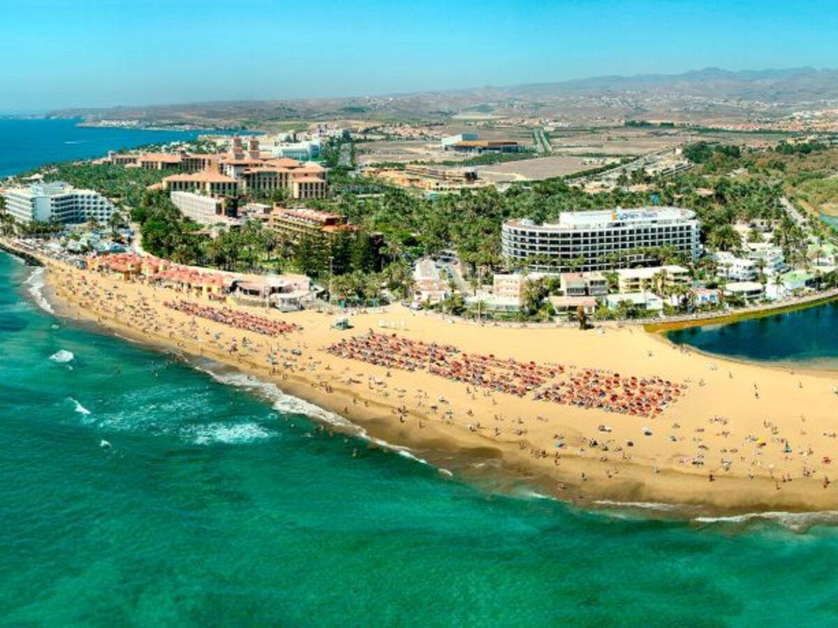 Maspalomas y Adeje denuncian que la ‘hiperregulación’ legislativa frena la expansión turística en Canarias