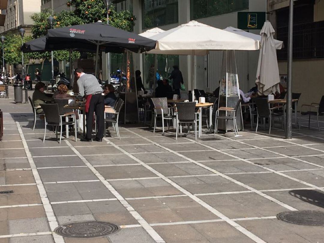 Veladores en una calle de Córdoba