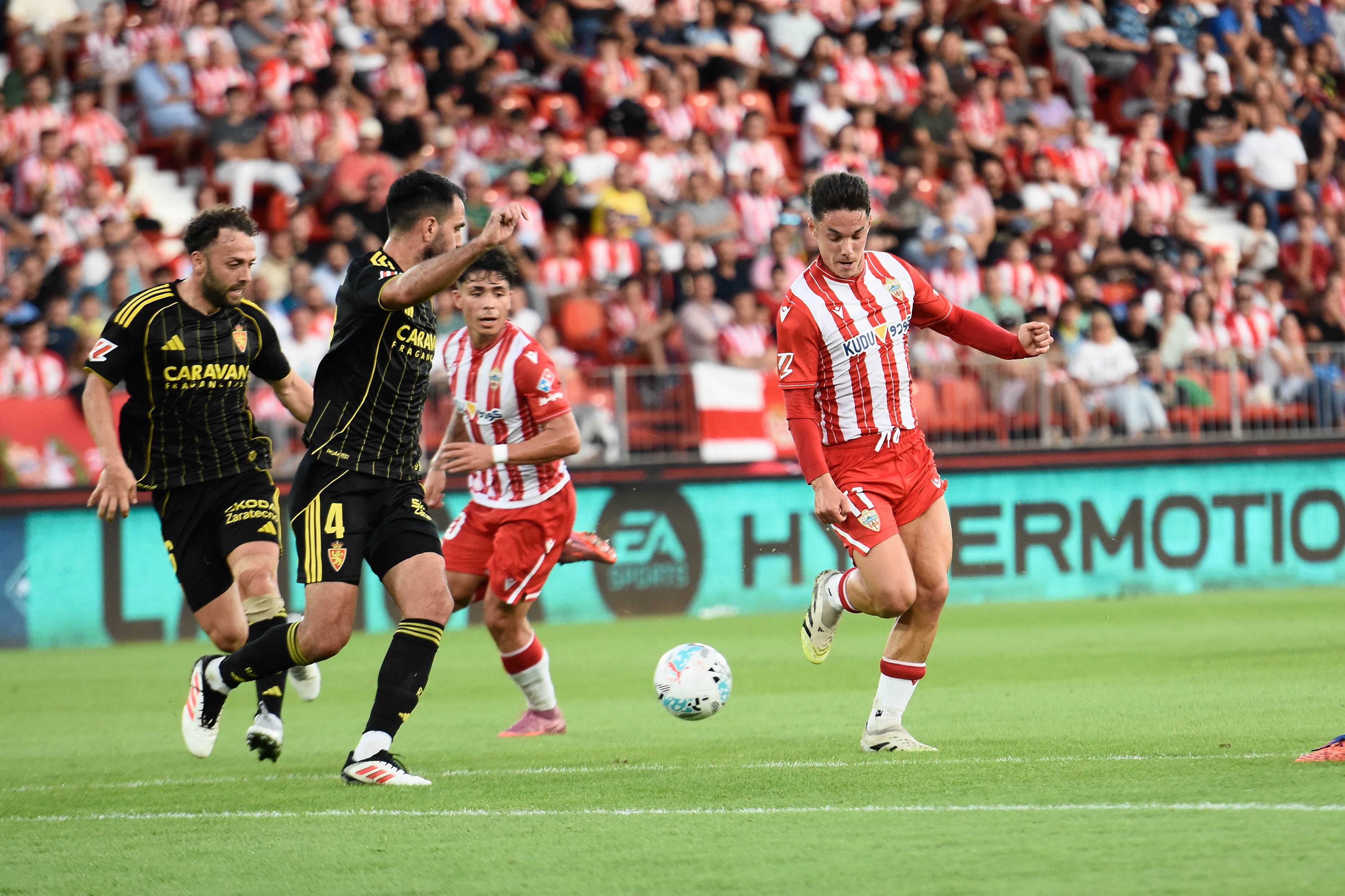 Arribas es el futbolista de moda en Segunda División por sus 17 goles.