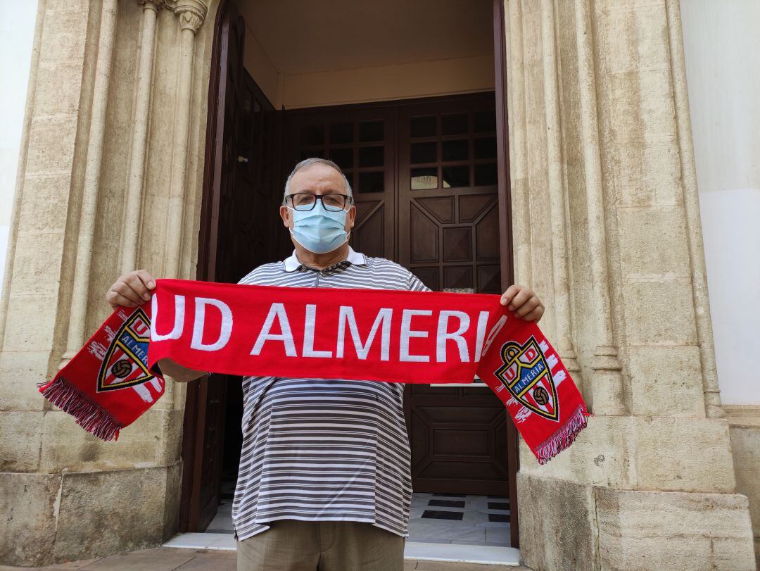 Un sacerdote muy del Almería. 