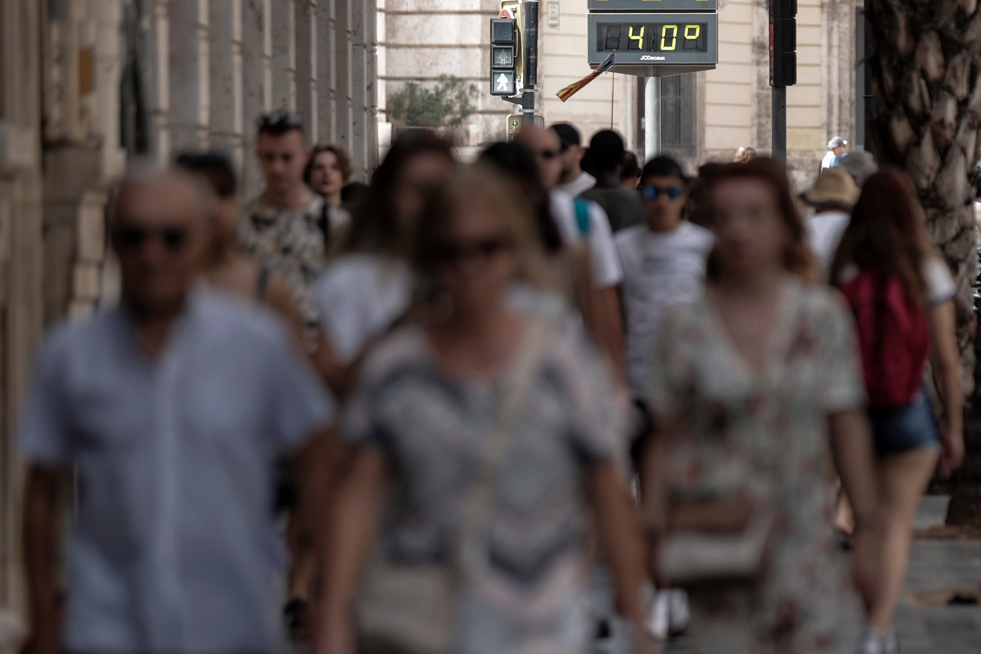 En la imagen un termómetro urbano, situado en la plaza del Ayuntamiento de Valencia, marcaba 40º C