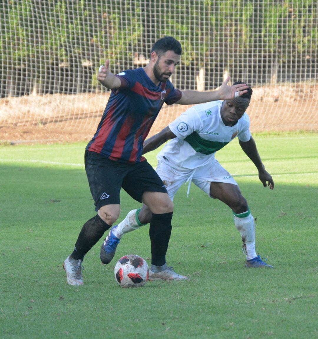 Lolo Ivars marcó a balón parado los dos goles de su equipo